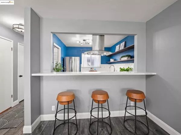 Alameda, CA 94501,2106 Otis Dr #D