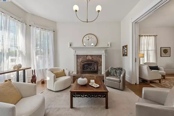 Alameda, CA 94501,2061 Buena Vista Ave.