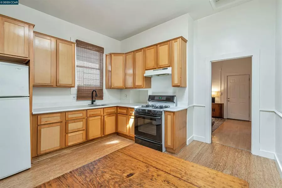 1525 3rd st, Oakland, CA 94607-1207