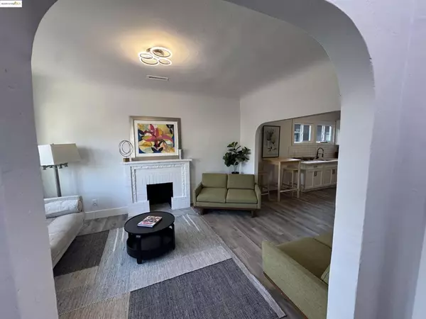 Oakland, CA 94607,878 Athens Ave