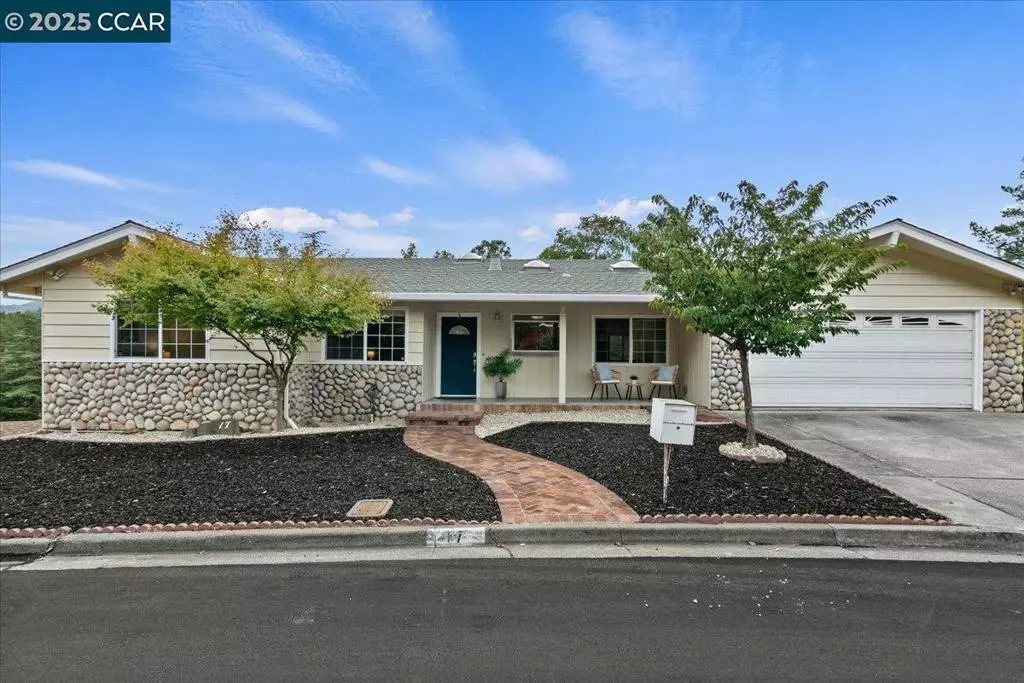 Orinda, CA 94563,17 Muth Drive