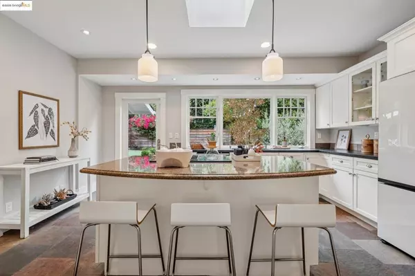 Piedmont, CA 94611,405 Linda Avenue