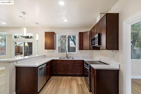 Oakley, CA 94561,521 Freemark LN