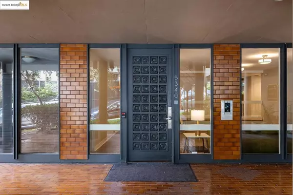 Oakland, CA 94618,5340 Broadway Ter #102