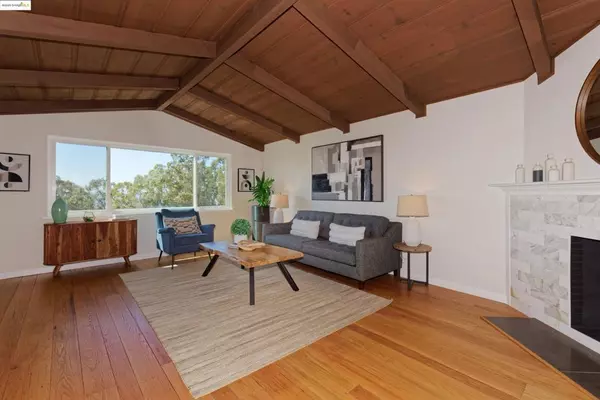 Oakland, CA 94602,2093 Braemar Rd