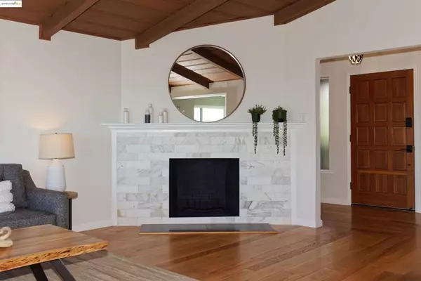 Oakland, CA 94602,2093 Braemar Rd