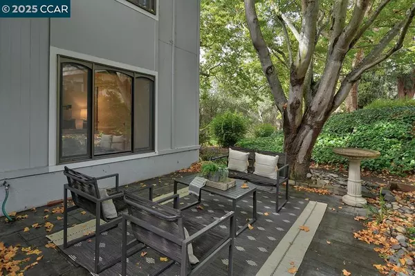 Walnut Creek, CA 94595,2573 Golden Rain Rd #4