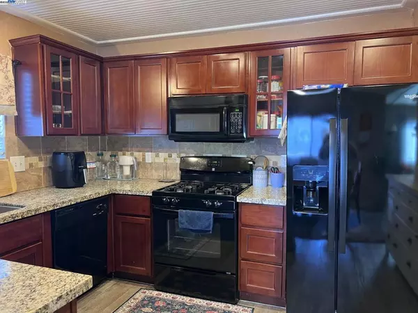 Tracy, CA 95376,812 W Clover Rd