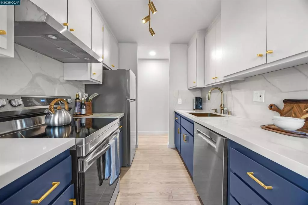 Oakland, CA 94611,3751 Harrison Street #301