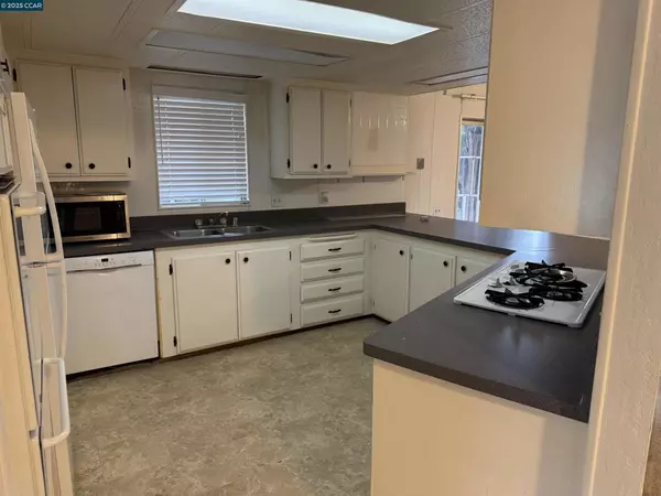 Pittsburg, CA 94565,141 Maui Drive