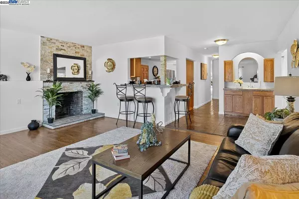 18201 Lake Chabot Rd, Castro Valley, CA 94546