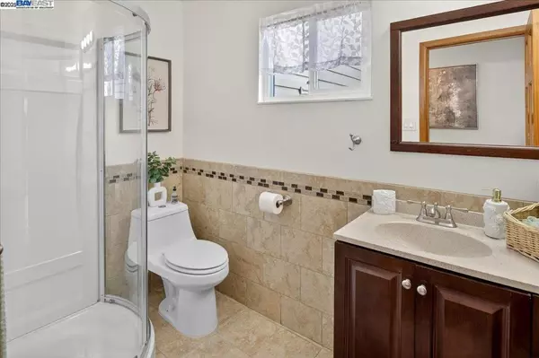 Castro Valley, CA 94546,18201 Lake Chabot Rd