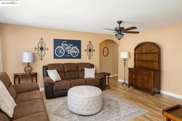 El Sobrante, CA 94803,4162 Santa Rita Rd