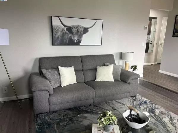 Hayward, CA 94546,21117 Gary Dr #106