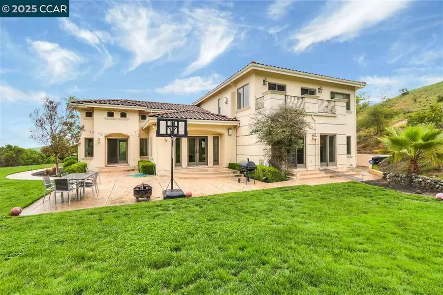 2851 Spring Creek Ln, Walnut Creek, CA 94598