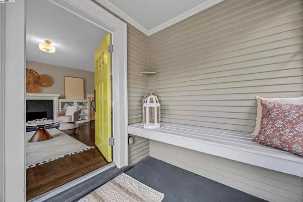 Berkeley, CA 94702,2230 Sacramento St