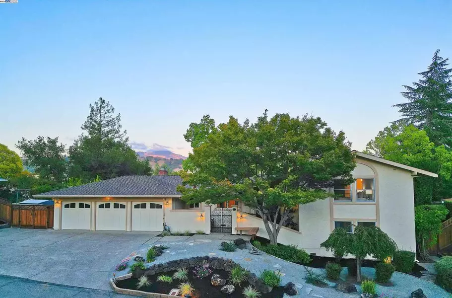 143 Valley Oaks Dr, Alamo, CA 94507