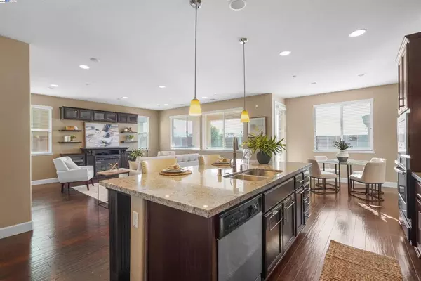 2417 Stalsburg Dr, Tracy, CA 95376