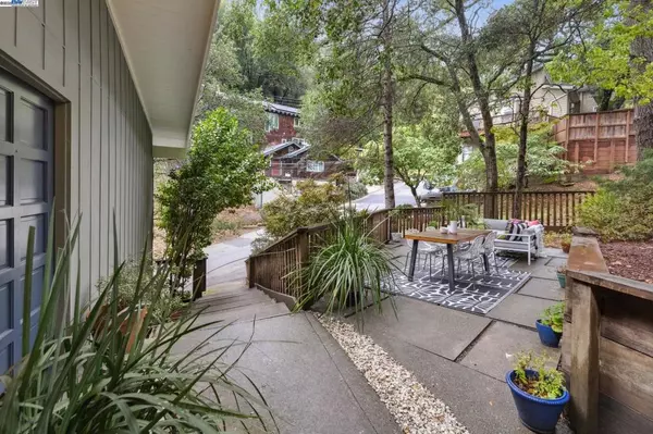 Oakland, CA 94611,6724 SOBRANTE ROAD