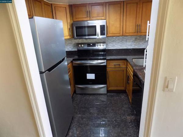 San Pablo, CA 94806-3838,5 Las Moradas Circle