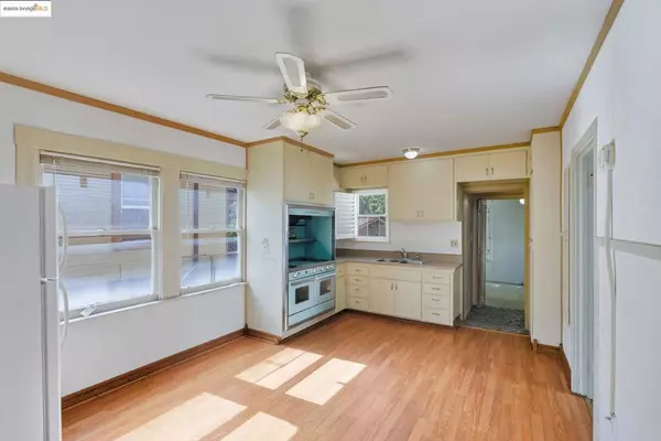 Oakland, CA 94601-1334,2795 25th Avenue