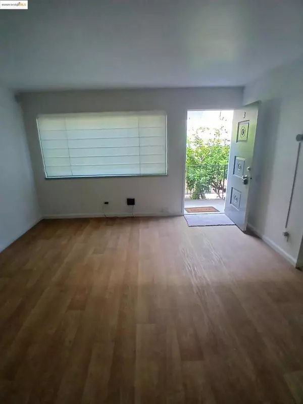 Oakland, CA 94602,1124 Hollywood Ave #3