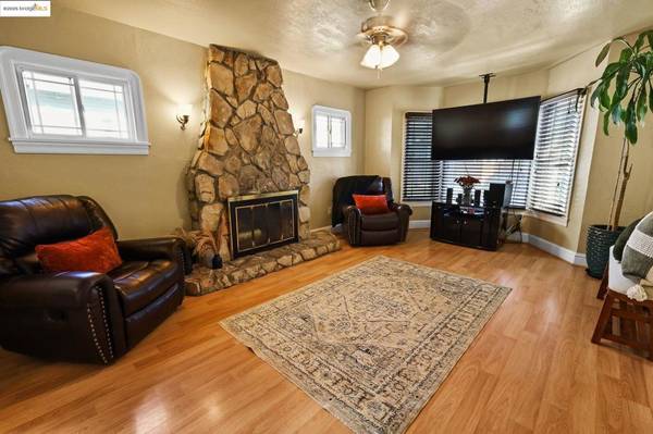 Oakland, CA 94605,2527 84Th Ave