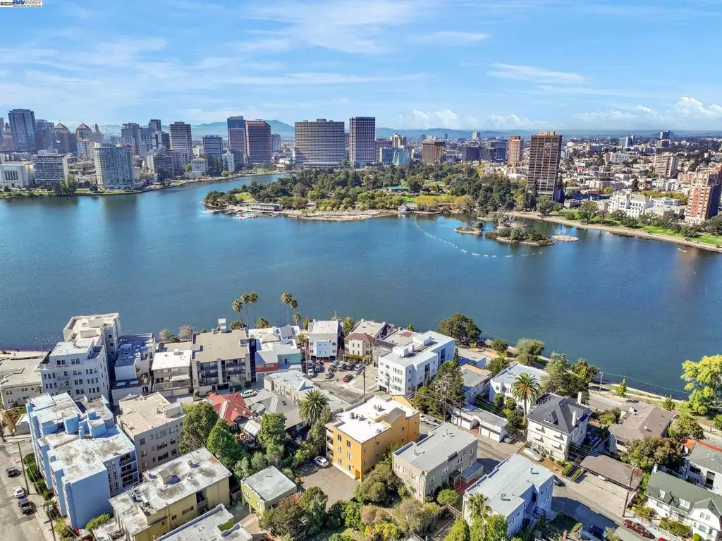 Oakland, CA 94606,400 Wayne Ave #1