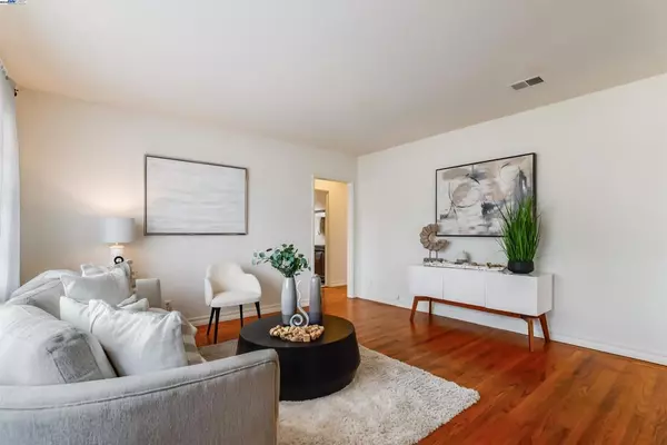 Hayward, CA 94544,25275 Tarman