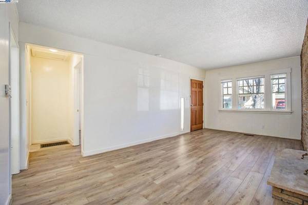Alameda, CA 94502,60 Maitland Dr