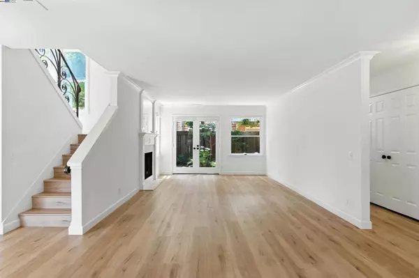 Alameda, CA 94502,560 Centre Ct