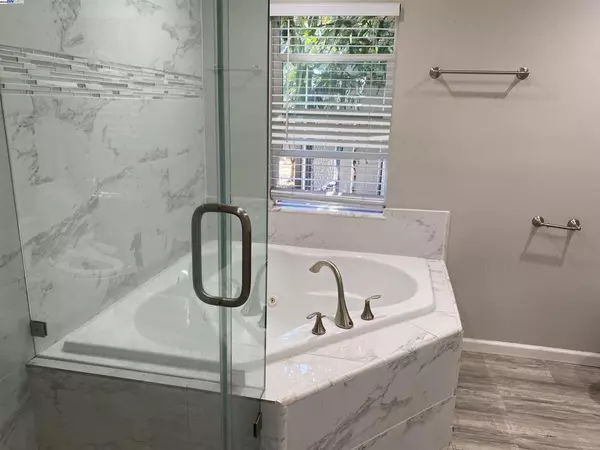 Hayward, CA 94545,2168 Keys Place