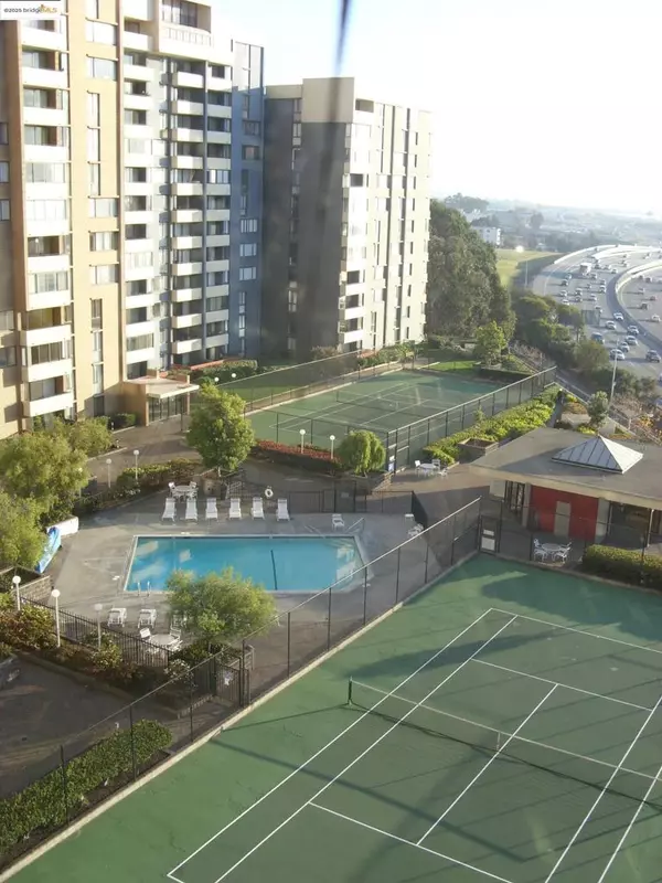 Albany, CA 94706,555 Pierce St #733D