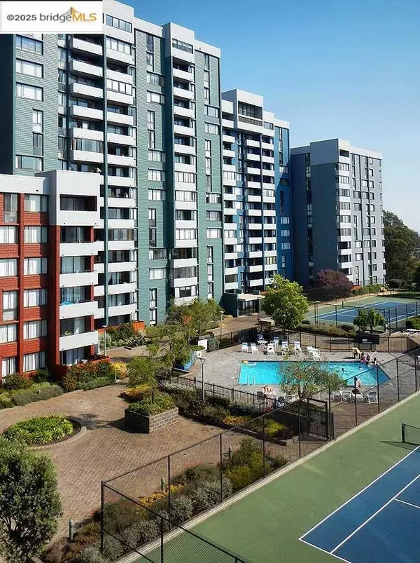 Albany, CA 94706,555 Pierce St #733D