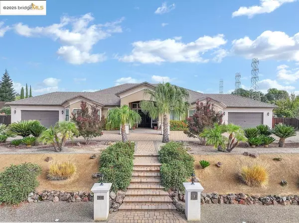 Vacaville, CA 95688,245 Rolling Sage Cir