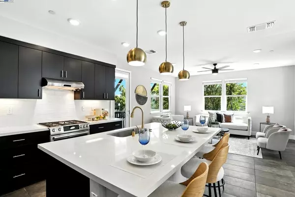 Alameda, CA 94501,477 Mitchell Ave