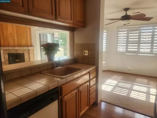 Hayward, CA 94546,21109 Gary Dr #303