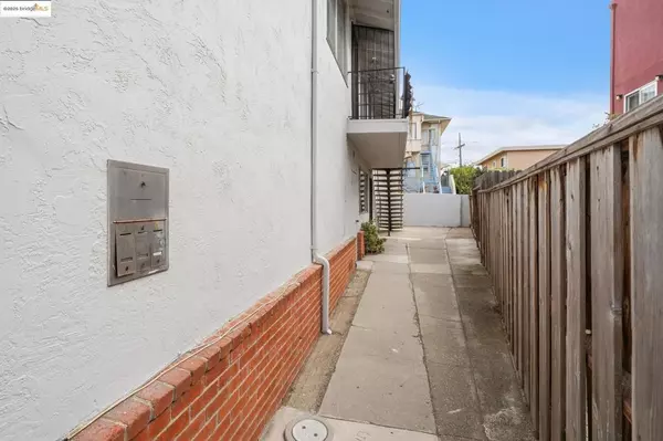Berkeley, CA 94702,2925 Dohr