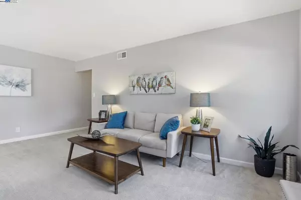 Pleasanton, CA 94588,2137 Arroyo Ct #4