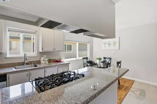 Pleasanton, CA 94588,2137 Arroyo Ct #4