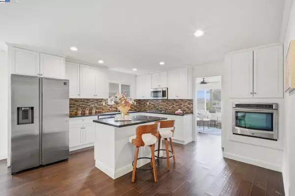 Oakland, CA 94605,3247 Revere Ave