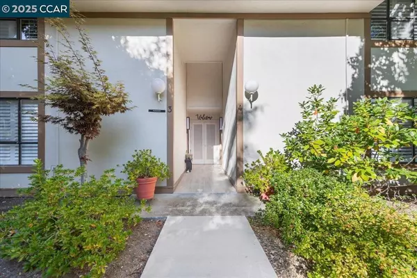 Walnut Creek, CA 94595,1317 Canyonwood Ct #4