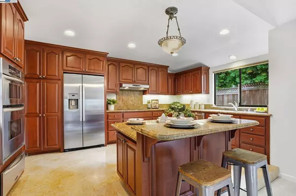 Pleasanton, CA 94588,7444 Pecan Court