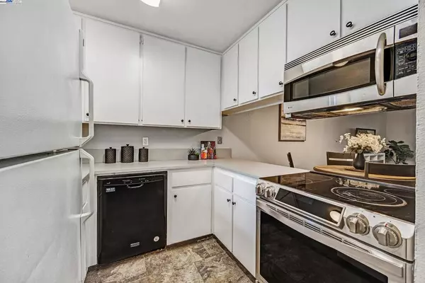 Pleasanton, CA 94566,3845 Vineyard Ave #F