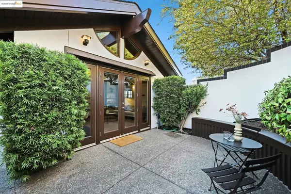 Oakland, CA 94618,5729 Buena Vista Ave