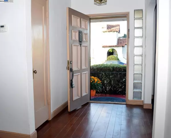 Alameda, CA 94501,975 Pearl St