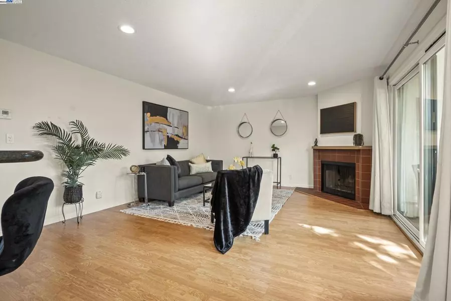 21071 Gary Dr #204, Hayward, CA 94546