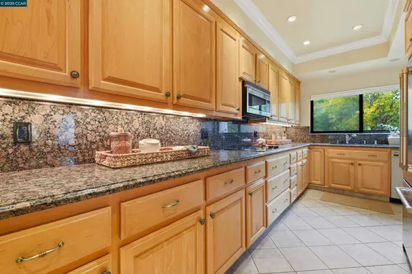 Walnut Creek, CA 94595,3711 Terra Granada Dr #1A