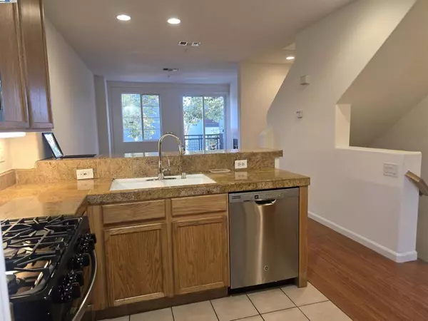 Hayward, CA 94541,706 City Walk Pl #2