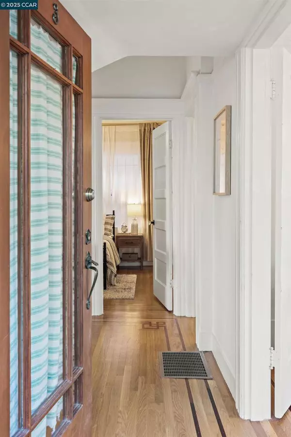 Oakland, CA 94611,4215 Terrace St